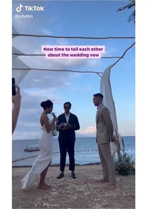 6 Momen Pernikahan Valerie Krasnadewi dan Shanon Justin yang Lebih Muda 7 Tahun