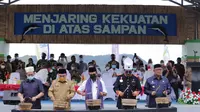 Menteri Trenggono dalam kunjungan kerja di Kampung Nelayan Maju Tomalou, Kota Tidore Kepulauan, Provinsi Maluku Utara, Senin (7/3/2022). (Dok. KKP/Liputan6.com)