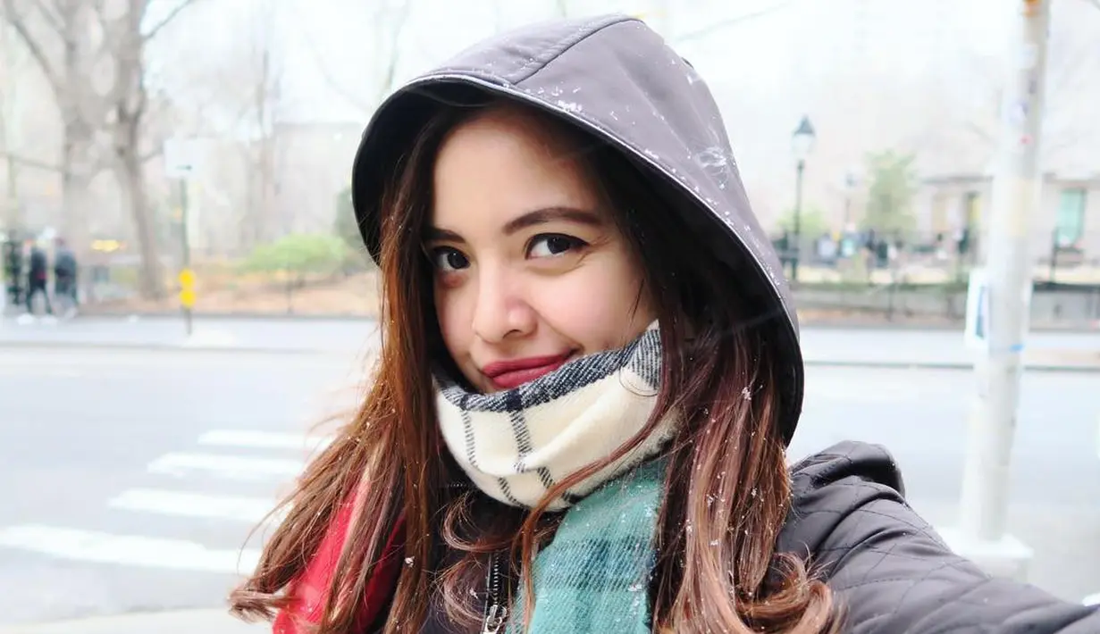 Tasya Kamila merupakan salah satu artis muda Indonesia yang pintar. Seperti diketahui, kini Tasya sedang menempuh pendidikan master administrasi publik di Columbia University, New York, Amerika Serikat. (Foto: instagram.com/tasyakamila)