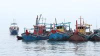 13 kapal perikanan asing (KIA) ilegal kembali dimusnahkan di tiga lokasi yang berbeda, yaitu Natuna Kepulauan Riau, Belawan Sumatera Utara, dan Pontianak Kalimantan Barat.(Dok KKP)
