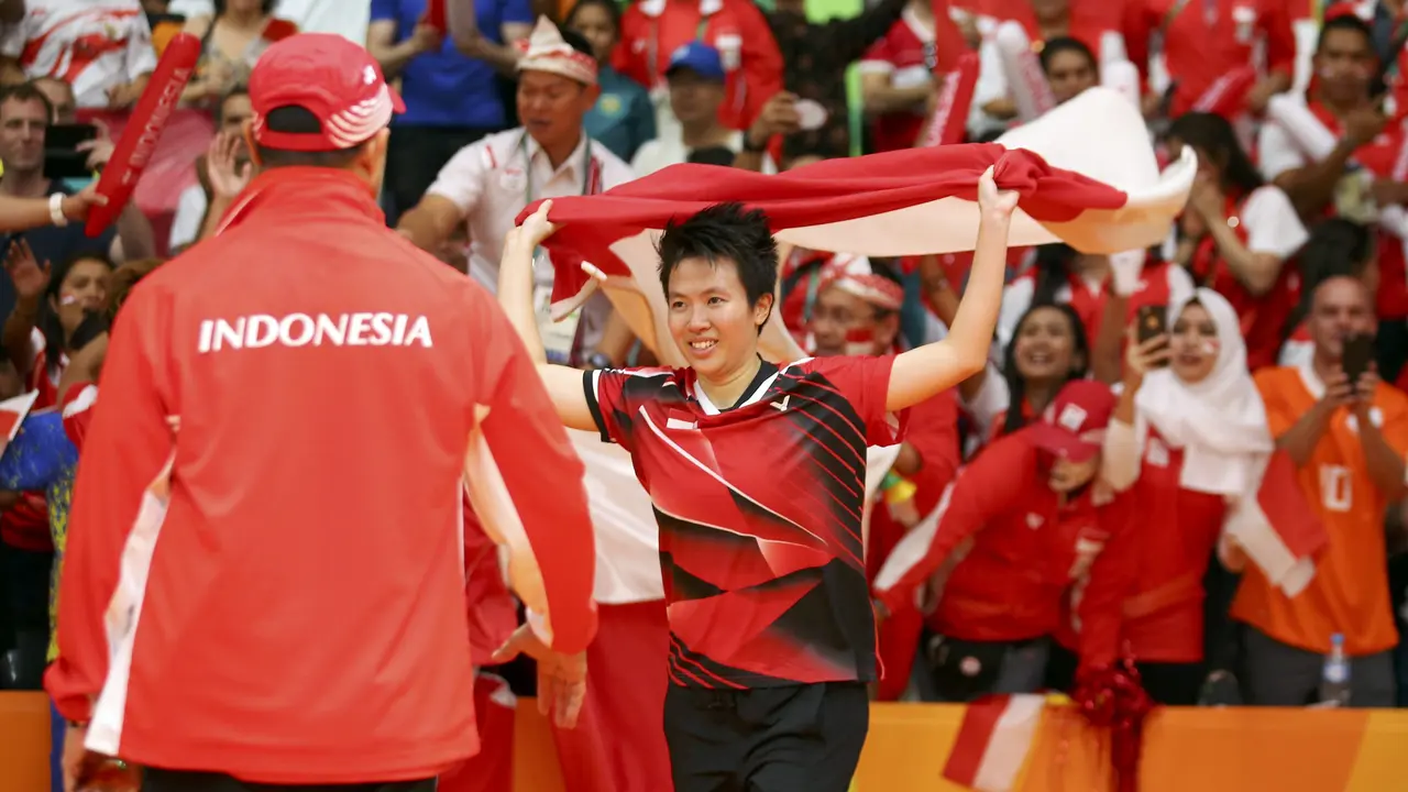 Pasangan ganda campuran Indonesia, Tontowi Ahmad/Liliyana Natsir, merayakan kemenangan atas ganda campuran Malaysia, Chan Peng Soon/Goh Liu Ying, di final cabang bulutangkis Olimpiade Rio de Janeiro 2016 (Reuters).
