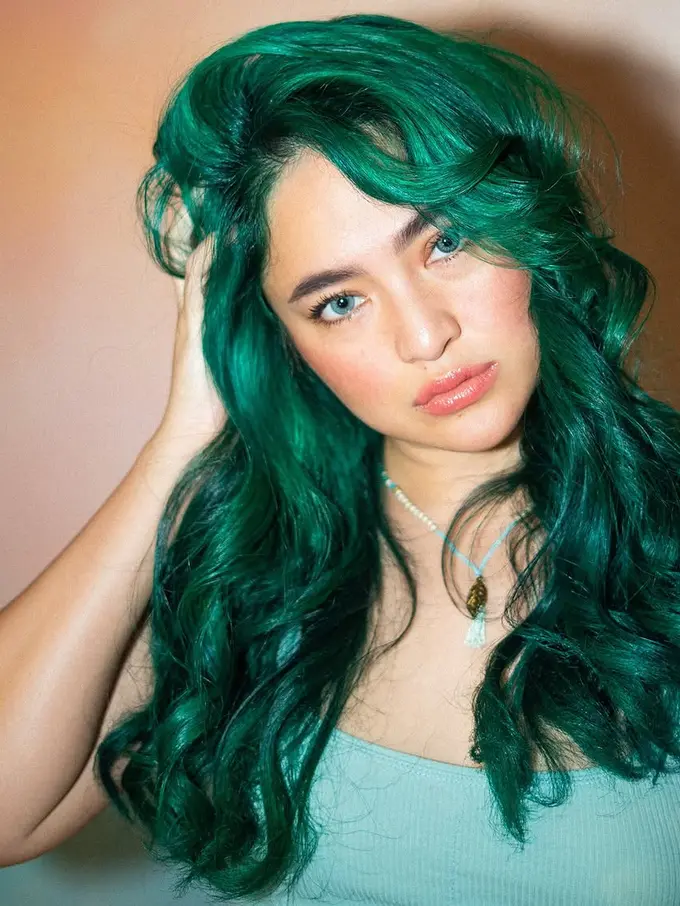 Potret Marshanda Tampil Berani dengan Rambut Hijau Zamrud Mencolok