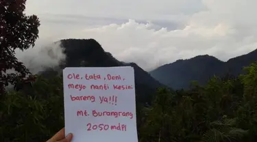 Kesaksian baru perihal tewasnya Dania Agustina di jalur pendakian Gunung Semeru diungkapkan oleh Eddy Jusuf, Rektor Universitas Pasundan, Bandung, Jawa Barat.