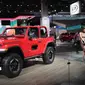 Fiat Chrysler Automobiles (FCA) memamerkan Rubicon Wrangler Jeep mereka di North American International Auto Show (NAIAS) di Detroit, Michigan, Senin, (15/1). Acara ini terbuka untuk umum mulai 20-28 Januari. (Scott Olson/Getty Images/AFP)