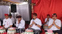 Bupati Tabanan, I Komang Gede Sanjaya berkomitmen menjaga adat serta budaya Bali, dengan menggelar Upacara Karya Ngenteg Linggih, Selasa (28/3/2023).