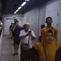 Penumpang MRT Jakarta berhasil dievakuasi setelah terjebak di bawah tanah pasca listrik padam (Foto: Twitter/MRTJakarta)