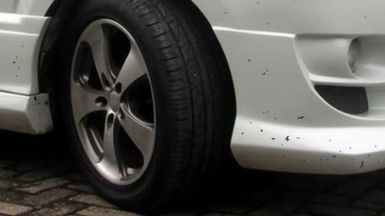 Bekas Aspal pada Mobil