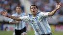 Juan Roman Riquelme yang kini berkostum Boca Juniors menjadi salah satu andalan Argentina saat meraih medali emas pada Olimpiade Beijing 2008. (EPA/Martin Zabala)