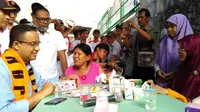 Anies Basweda dan Bambang Widjojanto melakukan blusukan di Kedoya. (Liputan6.com/Rezki Apriliya Iskandar)