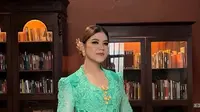 Kebaya Tosca untuk Penampilan Memukau, 4 Inspirasi dari Kahiyang Ayu hingga Tina Toon