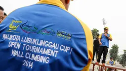 Open Tournamen Climbing Wall Walikota Cup 2014 ini dalam rangka HUT Kota Lubuklinggau ke- IIX, (10/10/14). (Liputan6.com/Faizal Fanani)