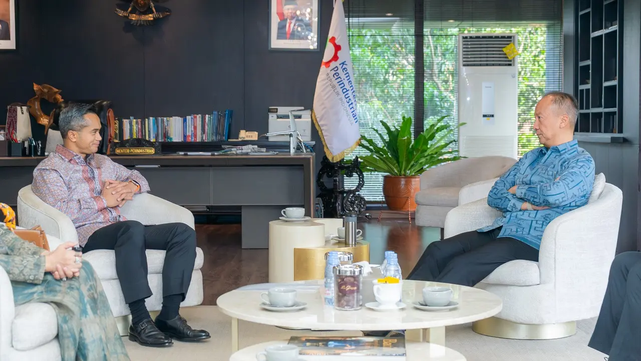 Menteri Perindustrian Agus Gumiwang Kartasasmita dan Anindya Bakrie