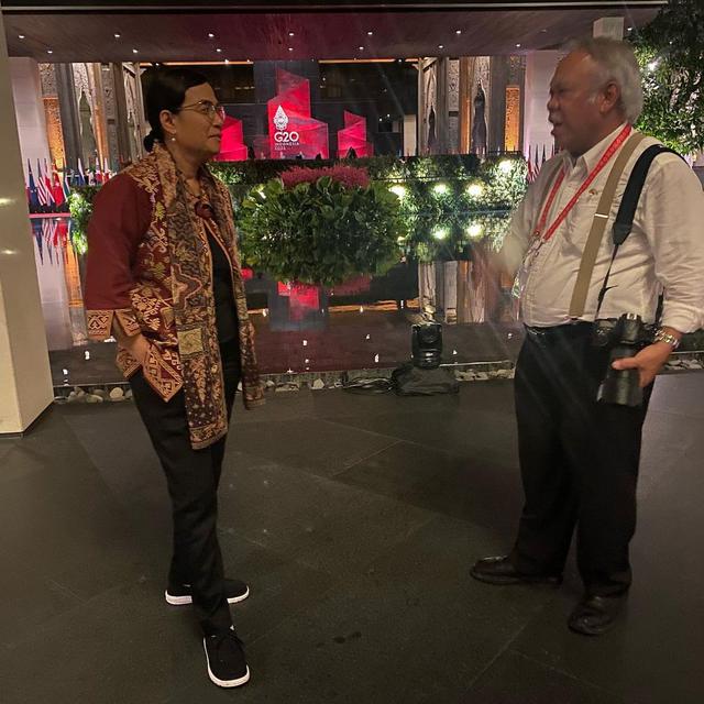 6 Gaya Menteri PUPR Basuki Hadimuljono Jadi Fotografer Dadakan di KTT G20, Curi Perhatian