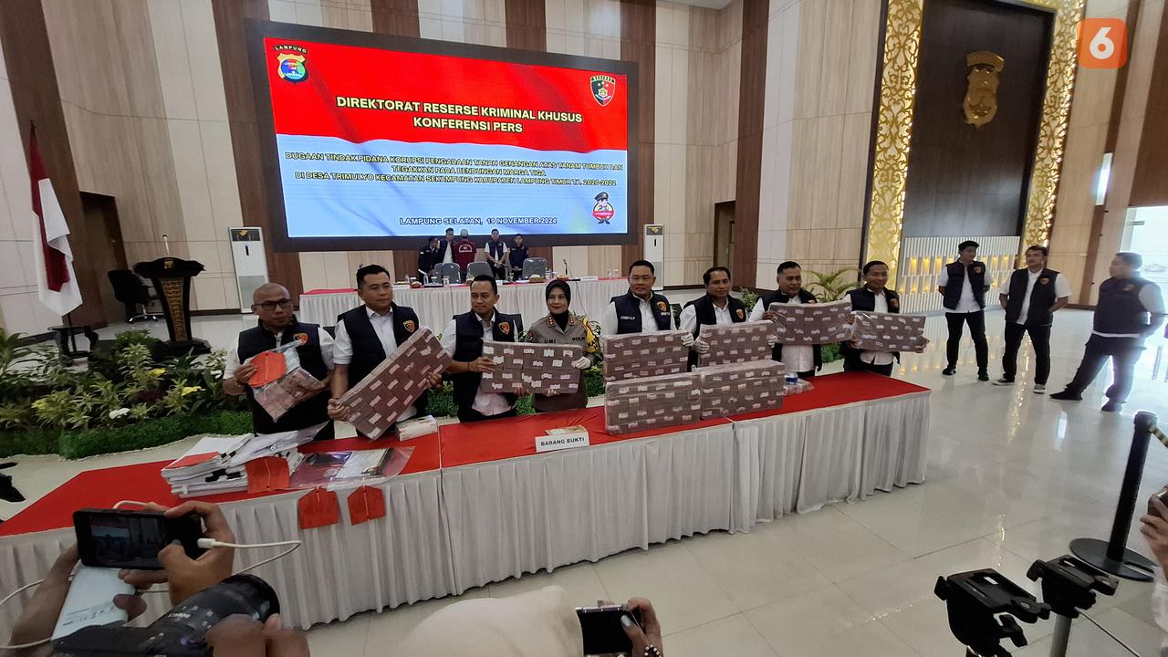 Barang bukti Rp9,4 miliar yang berhasil diamankan dari kasus tindak pidana korupsi PSN pada Bendungan Marga Tiga. Foto : (Liputan6.com/Ardi).