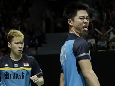 Ganda putra Indonesia, Kevin Sanjaya / Marcus Gideon, merayakan kemenangan atas ganda Jerman pada Indonesia Masters 2019 di Istora Senayan, Jakarta, Rabu (23/1). Kevin / Marcus lolos ke 16 besar. (Bola.com/M. Iqbal Ichsan)