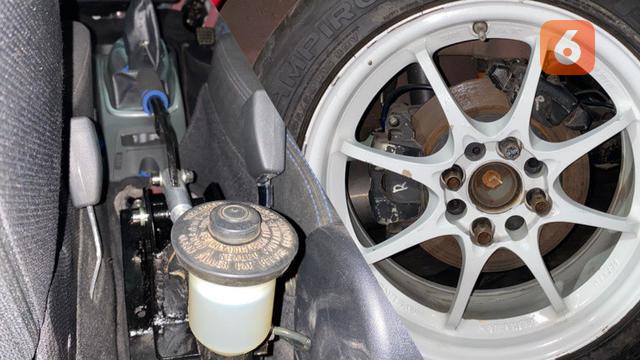 Rem tangan mobil balap slalom juga dimodifikasi (Fahmi/Liputan6)