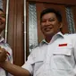 Dua terdakwa yakni Setiyardi Budiono (kanan) dan Darmawan Sepriyossa saat akan menjalani  sidang di gedung PN Jakarta Pusat, Selasa (17/5). Sidang perdana perkara dugaan pencemaran nama baik Jokowi oleh Tabloid Obor Rakyat.(Liputan6.com/Helmi Afandi) 