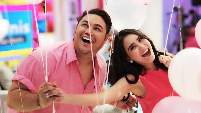 8 Potret Kekompakan Ayu Ting Ting Dan Ivan Gunawan Page 1 Utm Source Fb News Entertainment Fimela Com