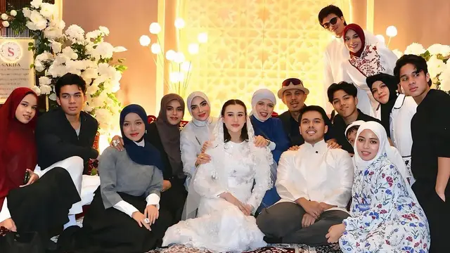Potret Elegan Aurel Hermansyah dalam Balutan Gamis Mewah di Tasyakuran 7 Bulan Sang Ipar, Aaliyah Massaid