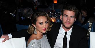Hubungan Miley Cyrus dan Liam Hemsworth belakangan memang tersiar telah berakhir. Tak diketahui kebenarannya, akhirnya Miley pun membuka suara soal rumor yang sedang ramai dibicarakan ini. (AFP/Bintang.com)