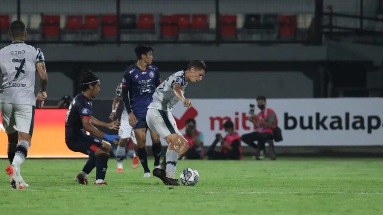 Arema Vs Persikabo 1973