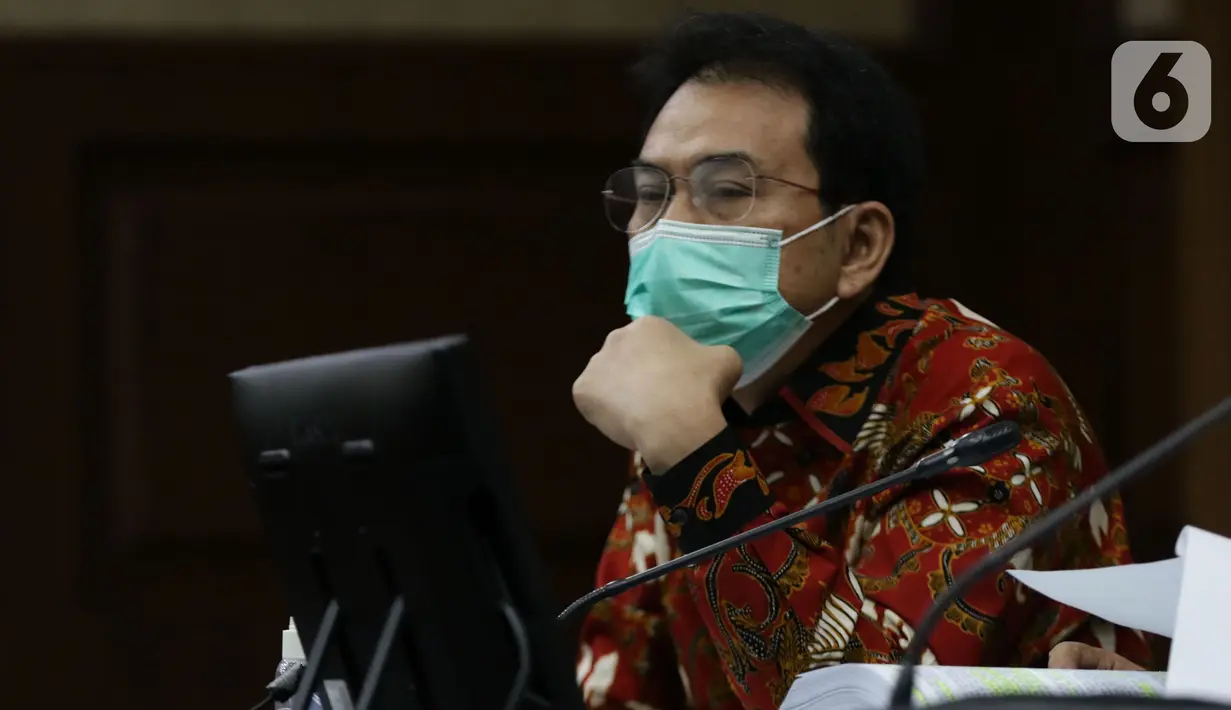 Mantan Wakil Ketua DPR Azis Syamsuddin saat mengikuti sidang lanjutan dugaan suap penanganan perkara korupsi di Lampung Tengah, Pengadilan Tipikor Jakarta, Senin (13/12/2021). Sidang bergaendakan pemeriksaan keterangan saksi-saksi. (Liputan6.com/Helmi Fithriansyah)