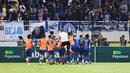 Pemain PSIM Yogyakarta melakukan selebrasi ke gawang Bhayangkara FC saat laga final Pegadaian Liga 2 2024/2025 melawan PSIM Yogyakarta di Stadion Manahan, Solo, Jawa Tengah, Rabu (26/02/2025). (Bola.com/Abdul Aziz)