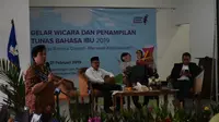 Dr Multamia RMT Lauder memberikan ceramah dalam seminar Hari Bahasa Ibu Internasional di Badan Bahasa Rawamangun, Kamis (21/02)