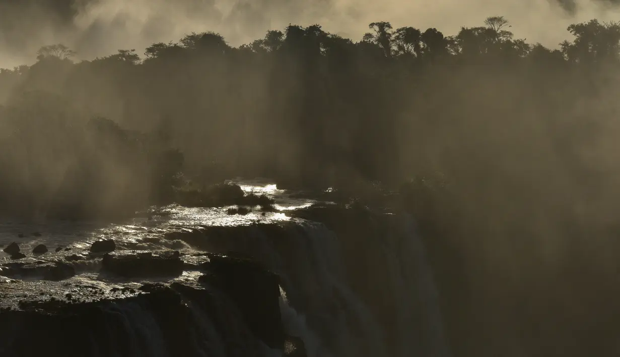 Setiap tahun ada lebih dari sejuta wisatawan yang datang ke air terjun ini. (Mariana SUAREZ / AFP)
