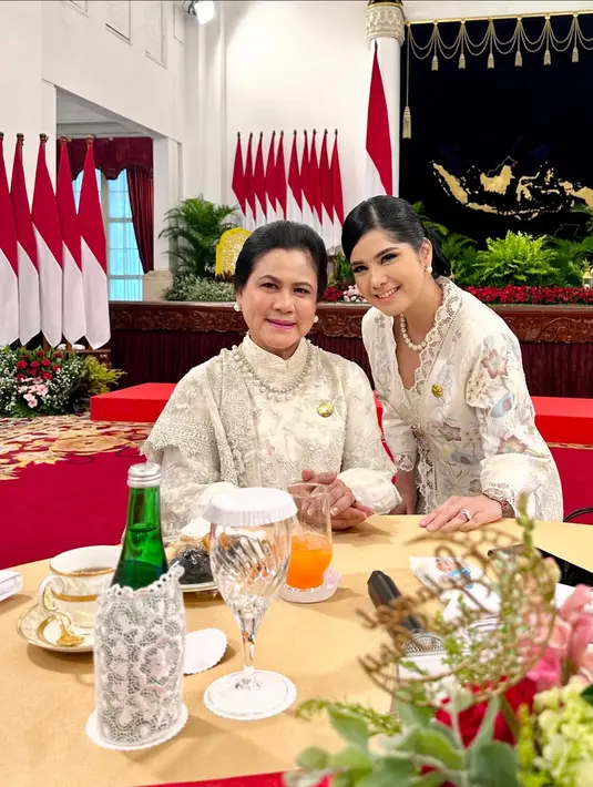 Annisa Pohan tampil anggun kenakan kebaya putih bermotif bunga sebagai outer dan rok panjang Batik [@annisayudhoyono]