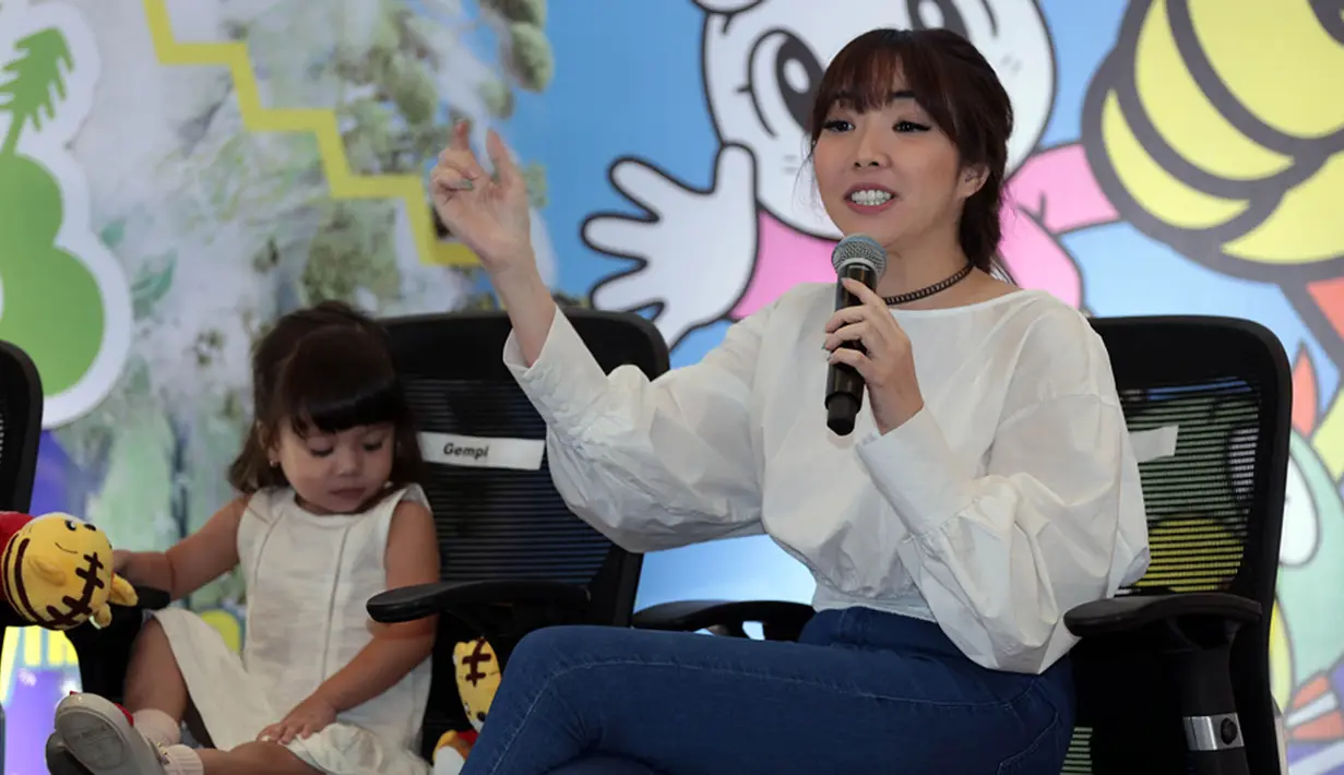 Penyanyi dan pemeran Gisela Anastasia mendapat julukan sebagai hot mom. Istri Gading Marten itu dengan santai menanggapi anggapan orang terkait julukan tersebut.  (Deki Prayoga/Bintang.com)