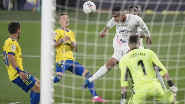 FOTO: Petik Poin Penuh di Kandang Cadiz, Real Madrid Kembali Pimpin Klasemen Liga Spanyol