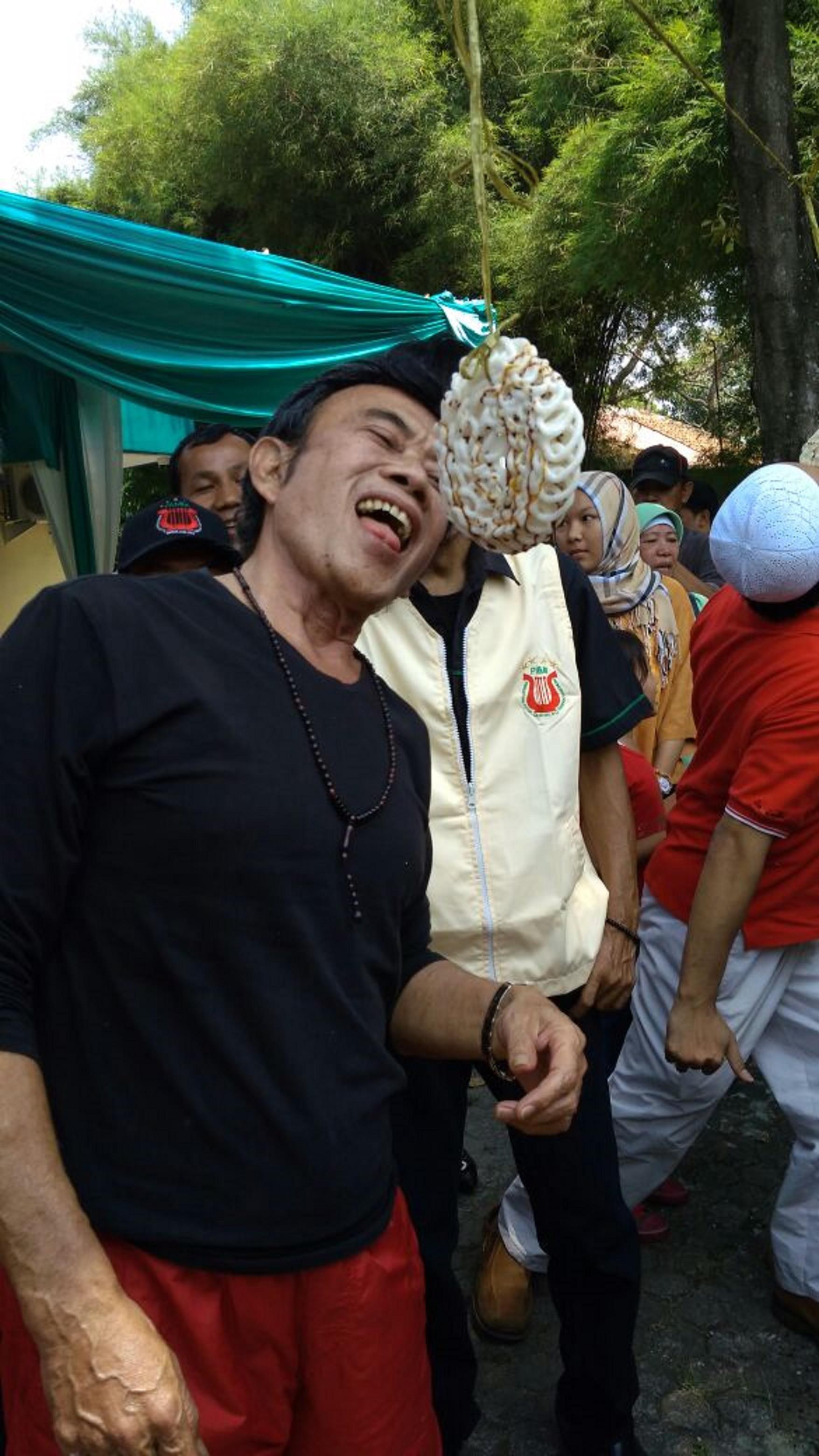 Raisa Menikah Rhoma  Irama  Lomba Makan Kerupuk News 