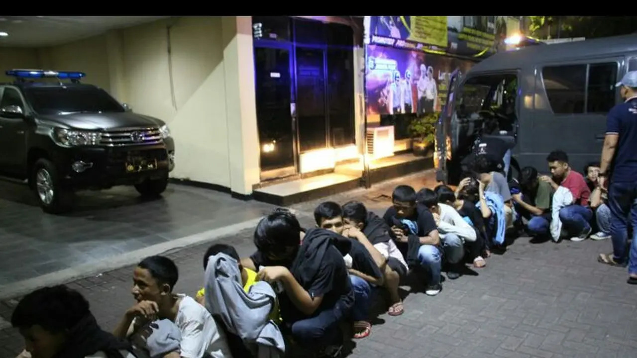 sejumlah remaja itu diamankan di Kawasan Bundaran Hotel Indonesia (HI), Menteng, Jakarta Pusat saat sedang menggelar Sahur On The Road. (Istimewa)