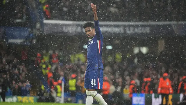 Selebrasi Estevao usai mencetak gol di laga Chelsea vs Ajax Amsterdam di matchday 3 Liga Champions 2025/2026 di Stamford Bridge, Kamis (23/10/2025). (AP Photo/Alastair Grant)