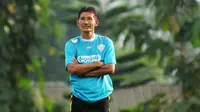 Singgih Pitono merangkap jabatan di tim senior dan tim U-19 Arema. (Bola.com/Iwan Setiawan)