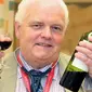 Pakar jantung terkemuka di Inggris, Dr William McCrea justru meresepkan konsumsi anggur merah yang kaya antioksidan pada pasiennya.