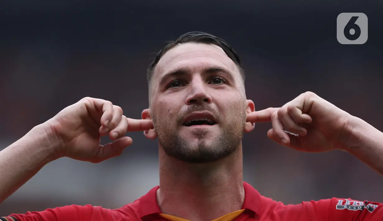 Penyerang Persija, Marko Simic merayakan gol yang dicetaknya ke gawang Borneo FC pada laga pekan pertama Shopee Liga 1 Indonesia 2020 di Stadion Gelora Bung Karno, Jakarta, Minggu (1/3/2020). Persija unggul 3-2. (Liputan6.com/Helmi Fithriansyah)