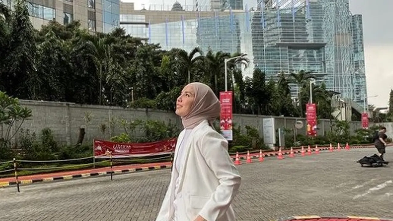 Potret OOTD Tya Ariestya (Sumber: Instagram/@tya_ariestya)