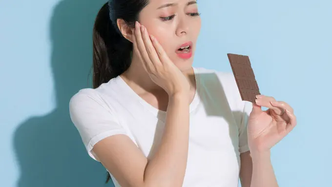 Ngilu saat Ngemil? Jangan-Jangan karena  Gigi Anda Sensitif