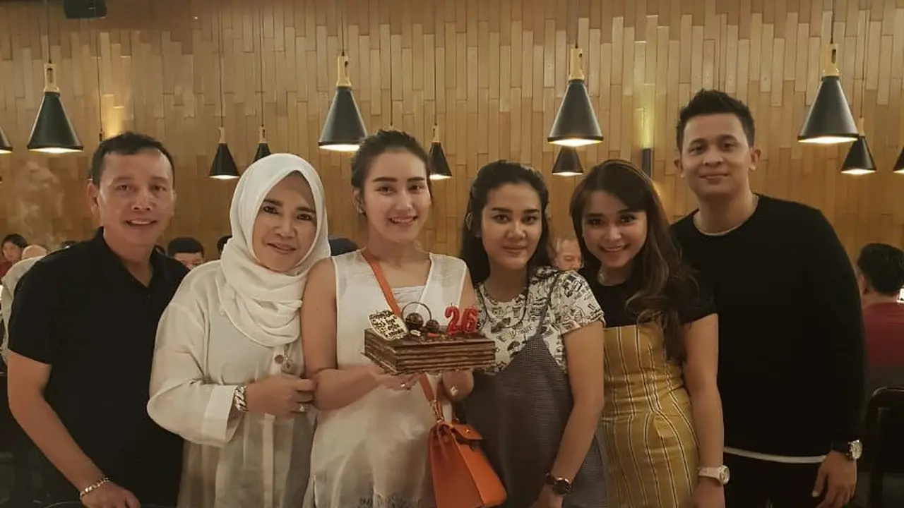 [Bintang] Ultah Ayu Ting Ting