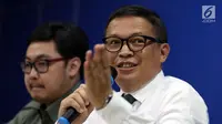 Brigjen Pol Agung Setya memberikan keterangan pers di Jakarta, Senin (23/10). Dirtipideksus Mabes Polri berhasil mengamankan miras tanpa dilengkapi izin edar dengan total barang bukti yang disita sekitar 37.000 botol. (Liputan6.com/JohanTallo)