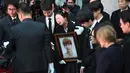 Para penggemar tampaknya merasa lega, setelah mereka melihat Onew dan personel SHINee lainnya tetap kuat setelah meninggalnya Jonghyun. (JUNG Yeon-Je/AFP)