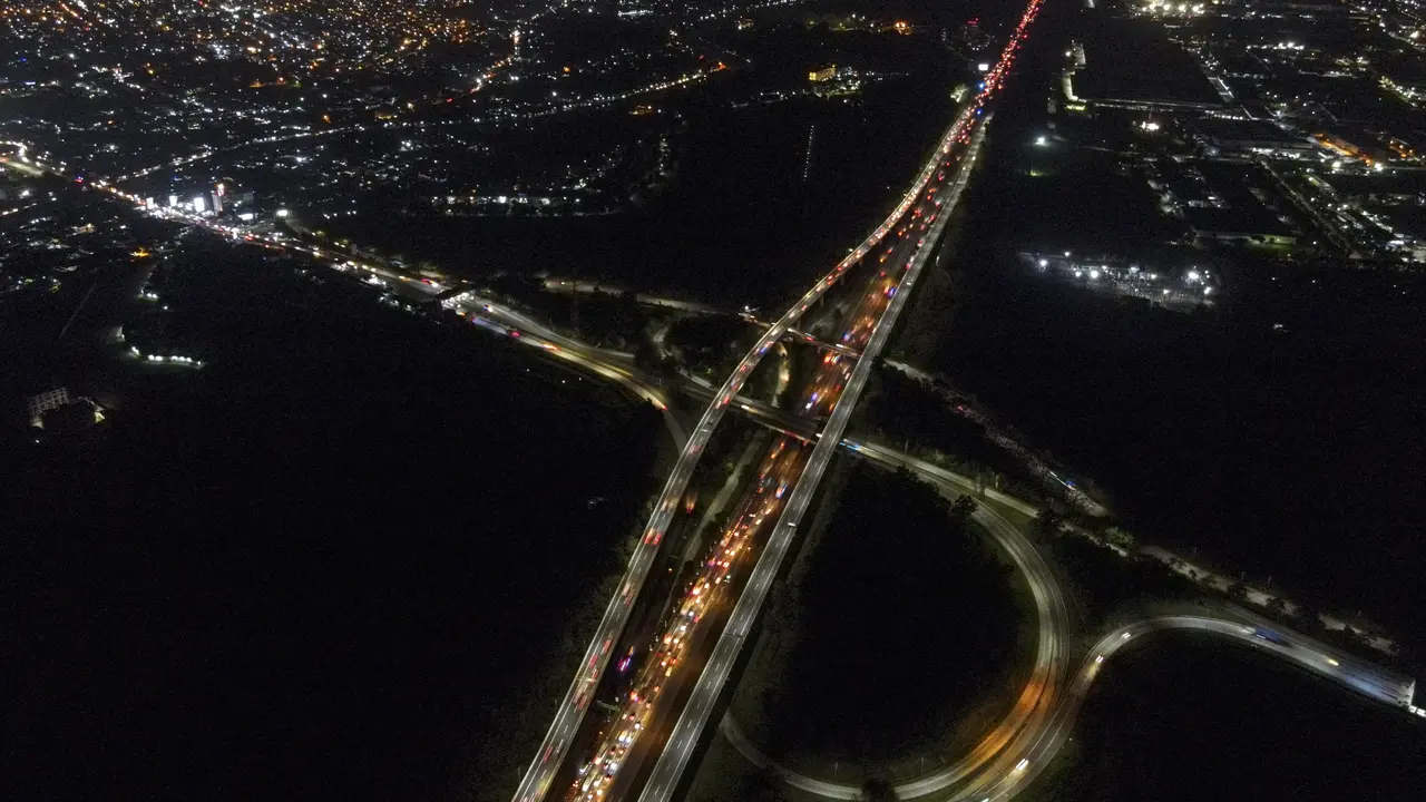 Kepadatan Arus Mudik Lebaran 2022 di Tol Jakarta-Cikampek
