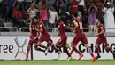 Penyerang Qatar, Hasan Al-Haydos (kiri) melakukan selebrasi bersama rekan-rekannya usai mencetak gol ke gawang Korea Selatan di Kualifikasi Piala Dunia 2018 di Doha, Qatar, (13/6). Qatar menang atas Korsel 3-2. (AFP Photo/Karim Jaafar)