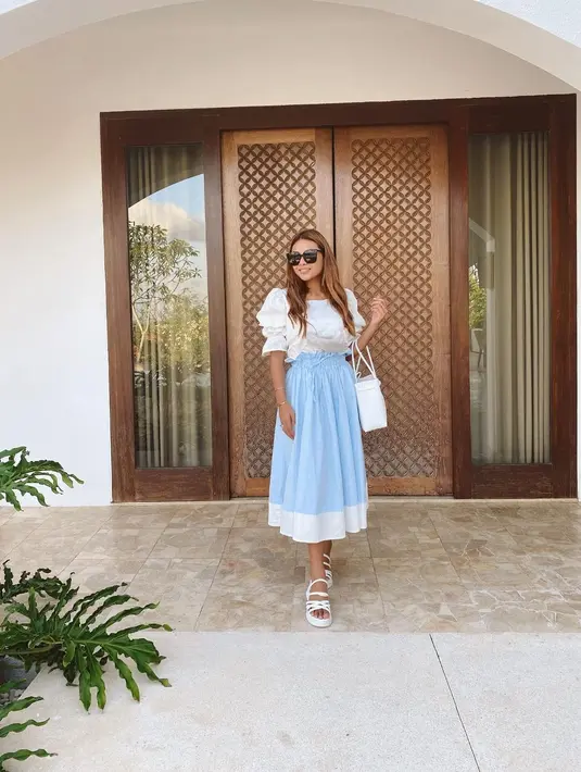 “Kemudian, dengan hangat aku mengapresiasi dukungan, perhatian dan cinta dari kalian semua. Dan aku menyarankan untuk semua orang di luar sana yang perlu rehat dari dunia media sosial, demi kebaikan kalian juga,” pungkas Aurel Hermansyah.  (Instagram/aurelie.hermansyah)