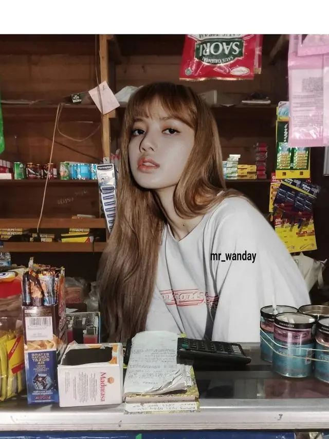 6 Editan Foto Jika Lisa Blackpink Punya Usaha Jualan di Indonesia Ini Kocak