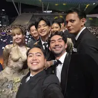 Para Cast Film Pangku Selfie Bersama Lisa Blackpink di Busan International Film Festival. [@aryaibrahims]