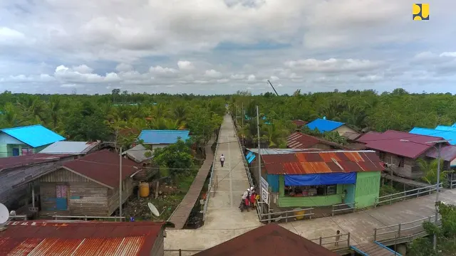 Kementerian PUPR telah menyelesaikan pembangunan jembatan gantung dan jalan lingkungan di Kampung Kaye, Distrik Agats, Kabupaten Asmat, Papua. (Dok Kementerian PUPR).