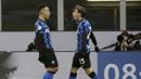 Pemain Inter Milan, Lautaro Martinez dan Nicolo Barella, melakukan selebrasi usai mencetak gol ke gawang Juventus pada laga Coppa Italia di Stadion Giuseppe Meazza, Selasa (2/2/2021). Juventus menang dengan skor 2-1. (AP/Luca Bruno)